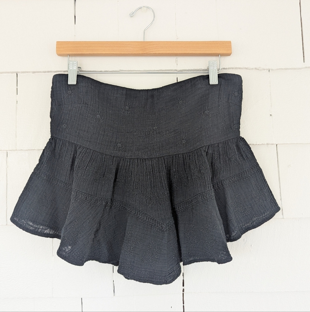 NWT American Eagle Black Embroidered Peplum Tube Top Size Medium